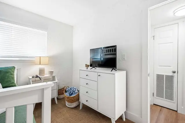 Bedroom at Fiddler’s Cove 18I